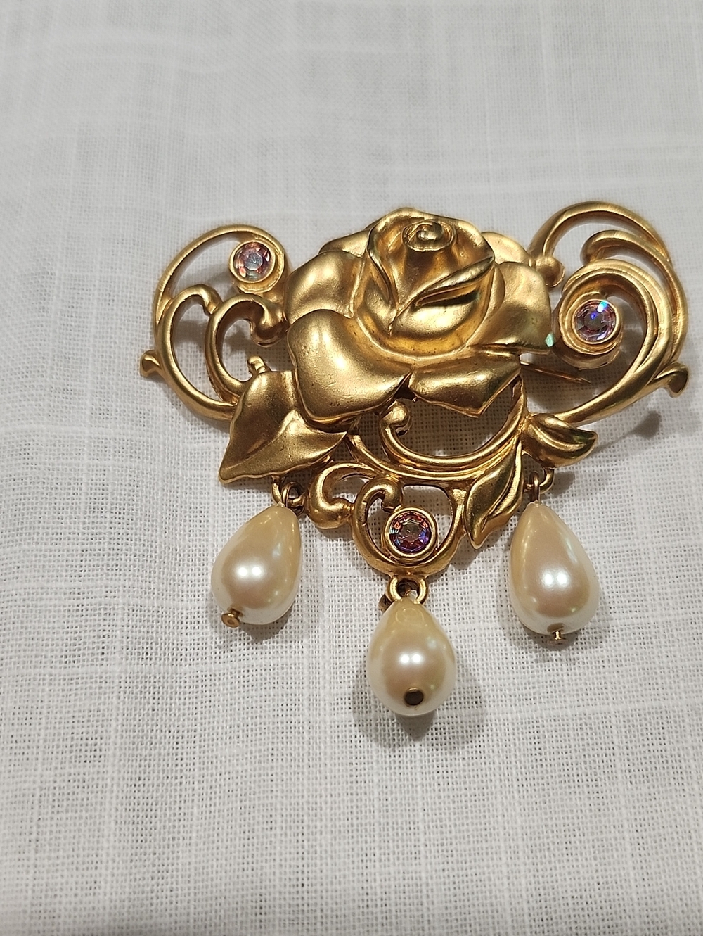 Avon Matt Gold-Tone Rose Brooch with Pink Rhinestones And Pearl Drops